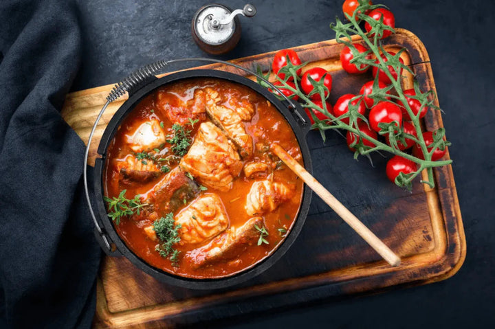 Einfach, schnell und unglaublich lecker – Hähnchen in Tomatensauce im Gusseisentopf!"